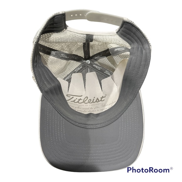 Titleist white cap snap back adjustable - Picture 4 of 4